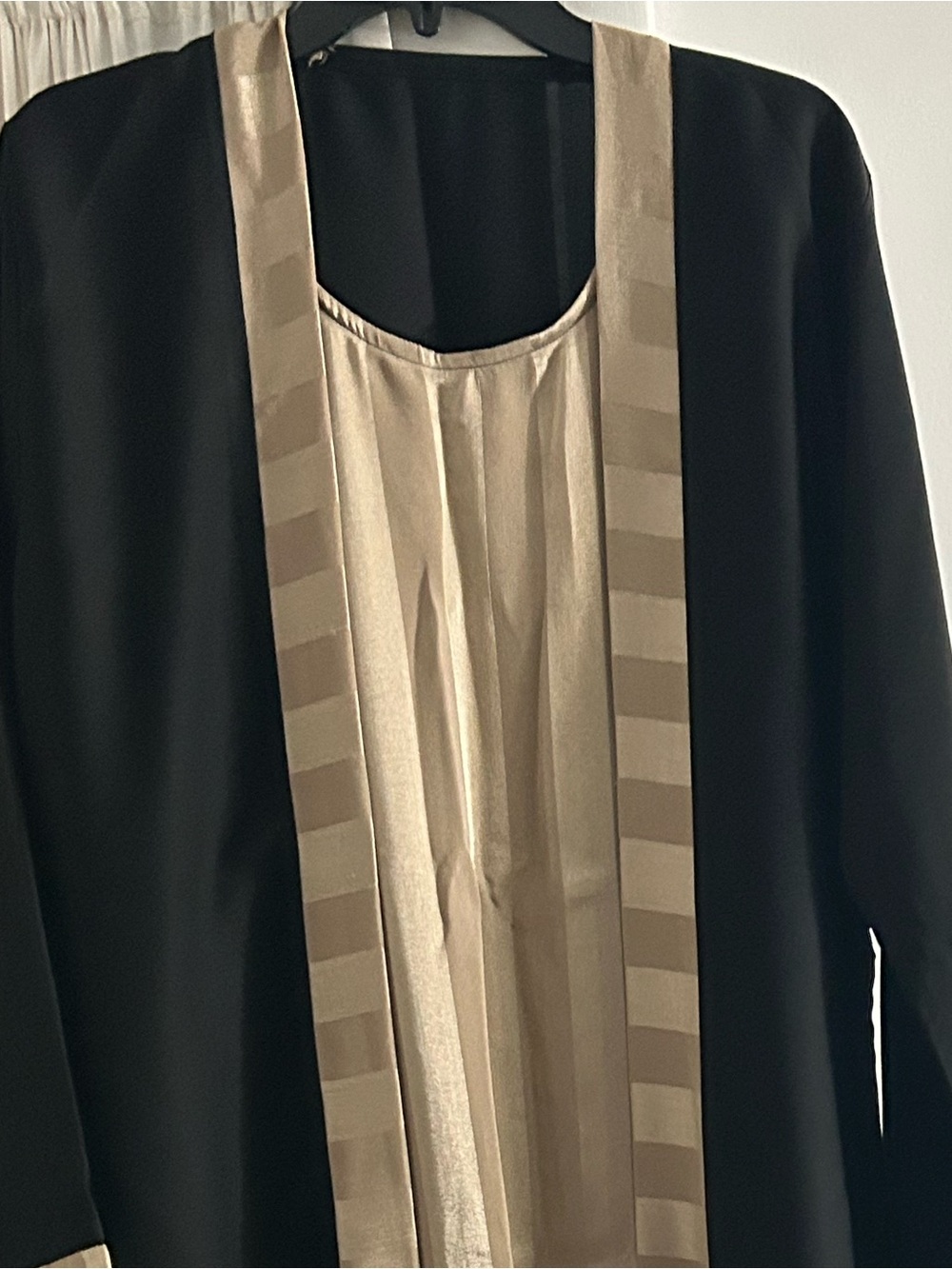 NWOT Black and Gold Open-Front Abaya - Picture 4 of 5